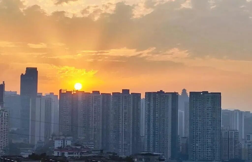 重庆中心城区天气晴朗、阳光明媚。第1眼TV-华龙网记者 罗盛杰 摄