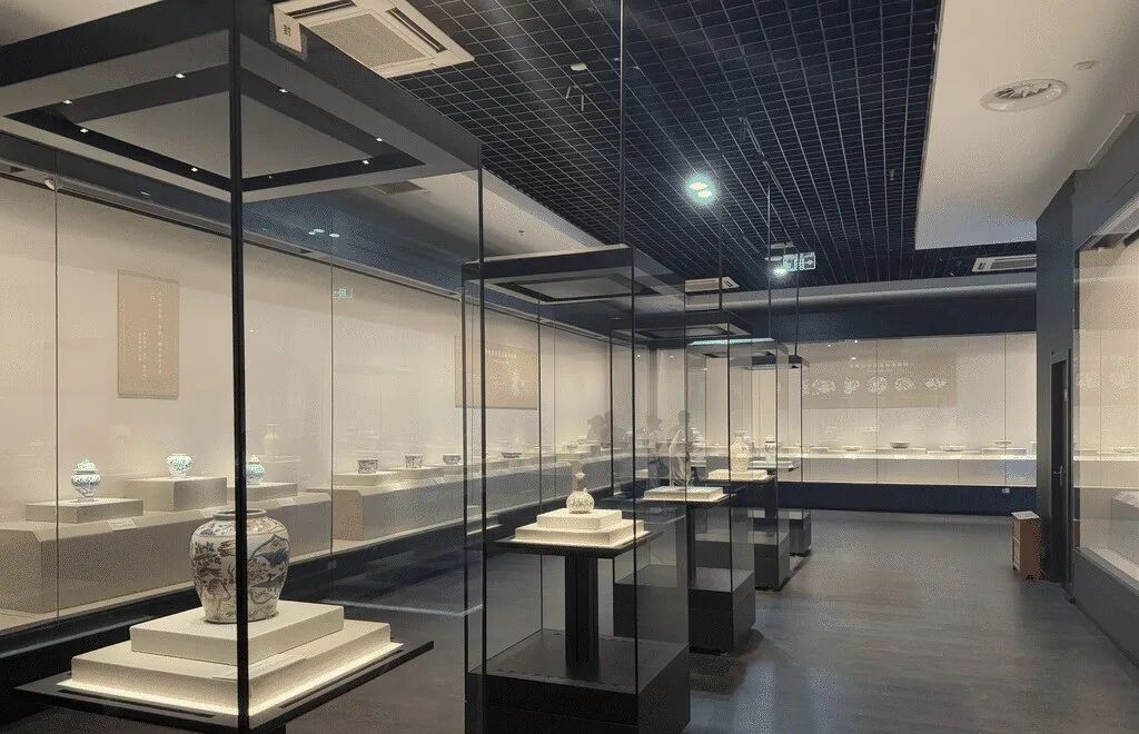 《月港流韵——漳州市博物馆藏明清外销瓷》在三峡博物馆开展。第1眼TV-华龙网记者 谢鹏飞摄