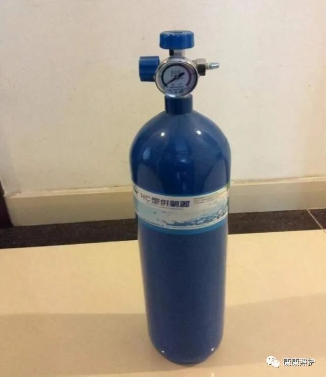 制氧机为什么老是出水老人家中需要有备用氧气，氧气桶和制氧机这么选_https://www.jmylbn.com_新闻资讯_第2张