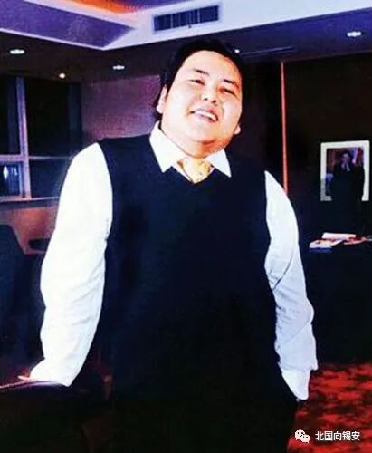 前山西“首富”被2100万悬赏！10年烧掉125亿，5000万摆席娶女明星(图4)