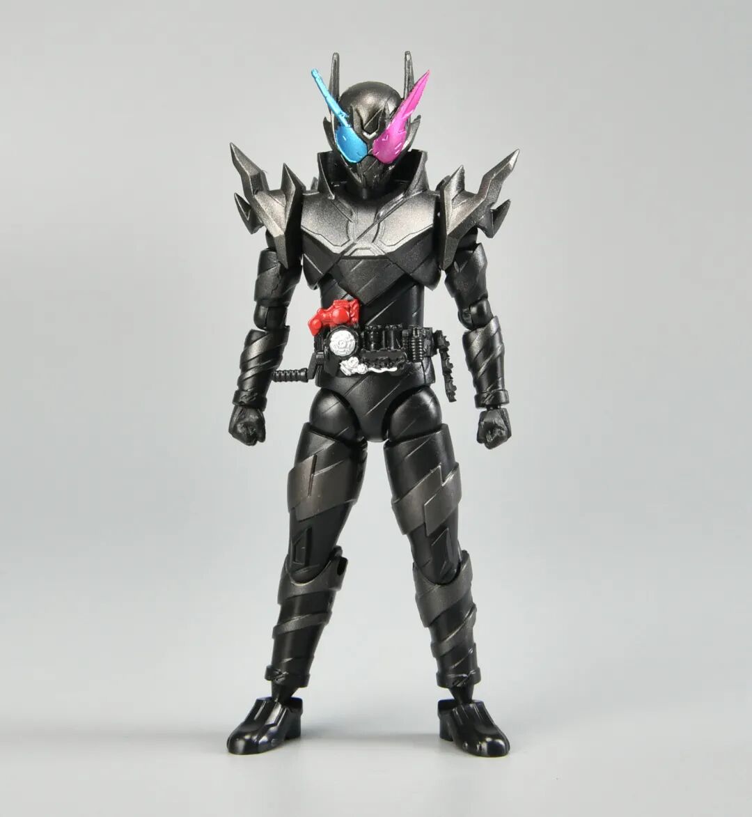 假面骑士创骑 危险兔坦形态配件部分附带了两对完整的造型手,以及标志