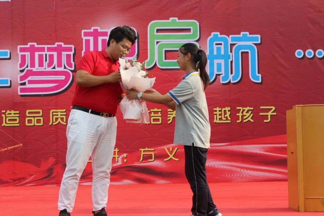 虢镇初中盛大举行2019级学生励志教育报告会