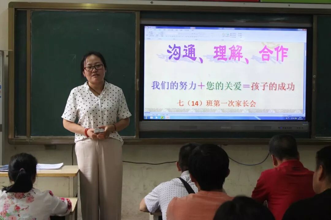 虢镇初中盛大举行2019级学生励志教育报告会