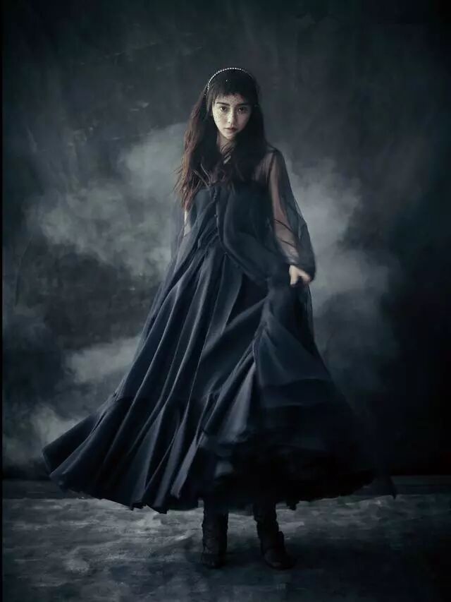 楊穎的 新髮型真夠霸氣！狗啃瀏海搭配復古潮裝，比之前更有氣質了 時尚 第15張