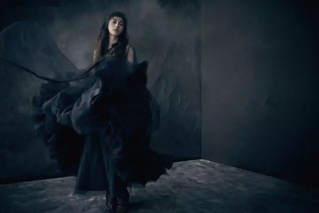 楊穎的 新髮型真夠霸氣！狗啃瀏海搭配復古潮裝，比之前更有氣質了 時尚 第13張