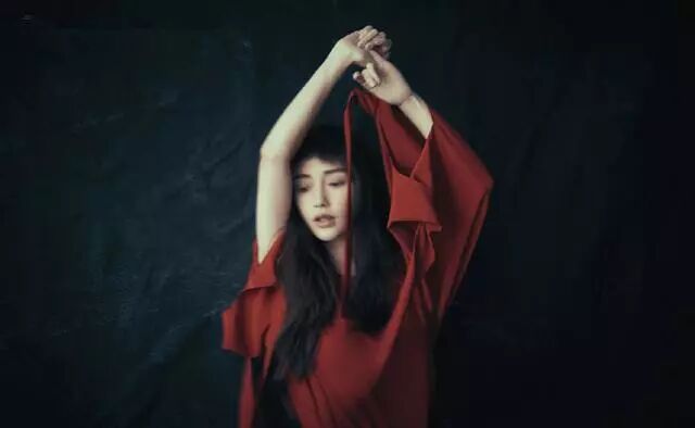 楊穎的 新髮型真夠霸氣！狗啃瀏海搭配復古潮裝，比之前更有氣質了 時尚 第22張