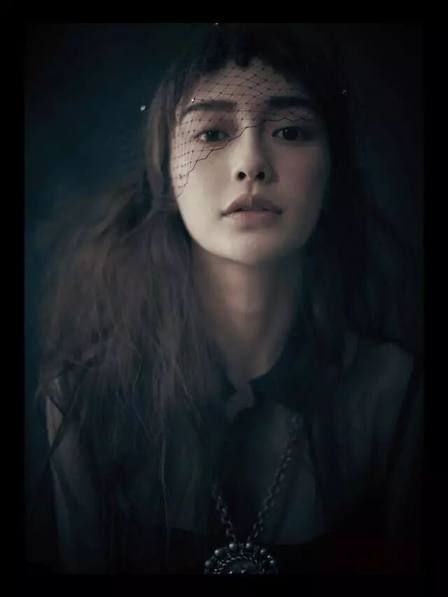 楊穎的 新髮型真夠霸氣！狗啃瀏海搭配復古潮裝，比之前更有氣質了 時尚 第17張