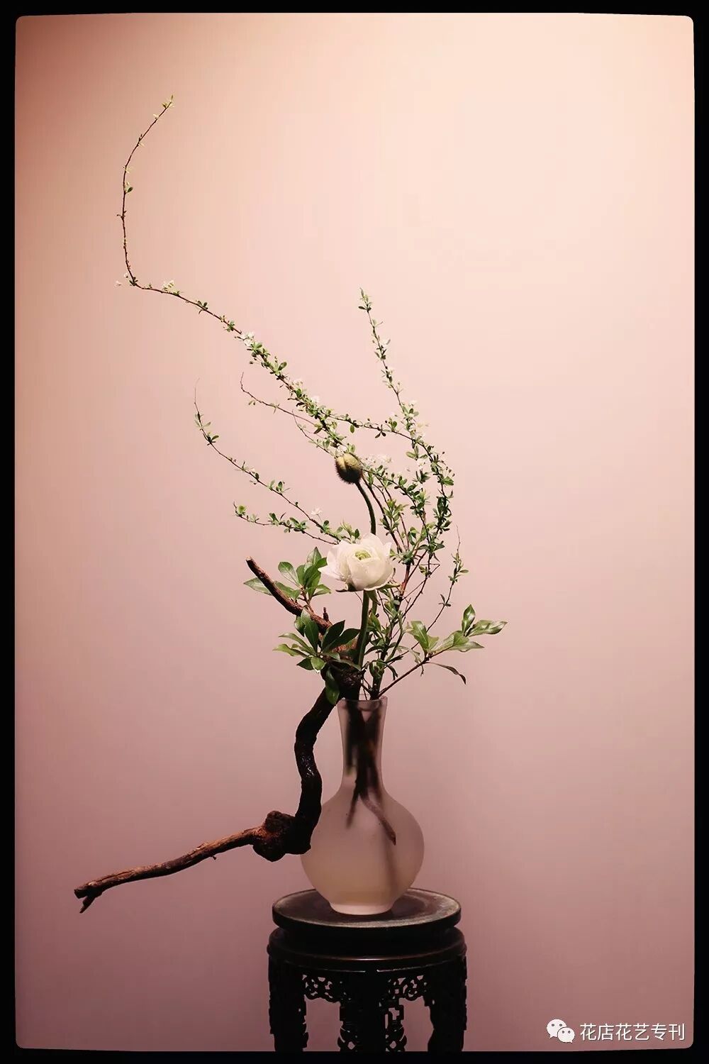 琉璃插花 半為澄澈半為春