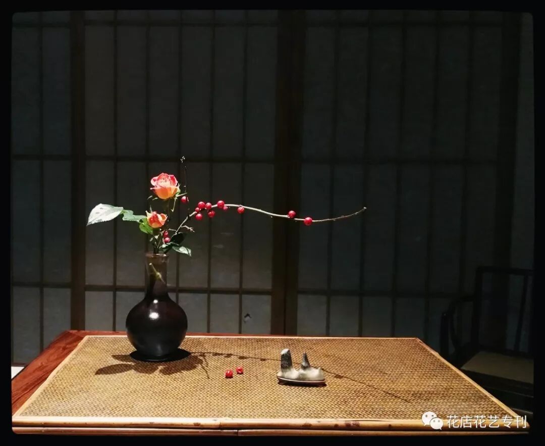 琉璃插花 半為澄澈半為春