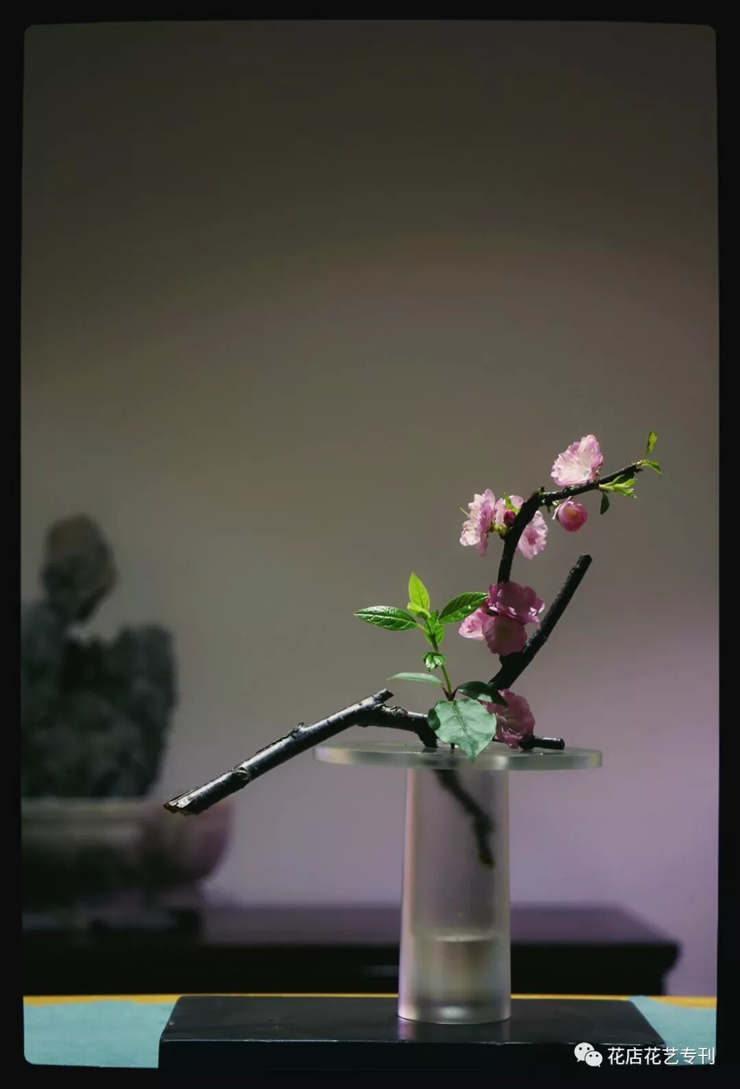 琉璃插花 半為澄澈半為春