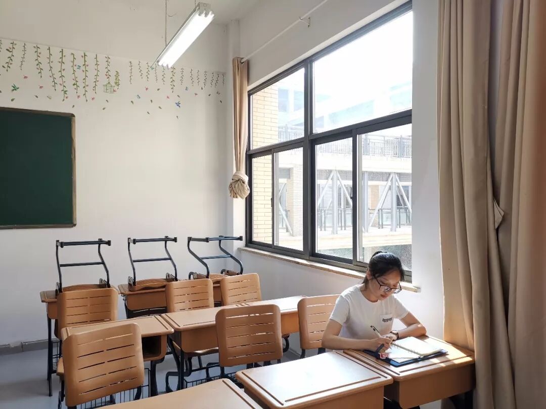 高考考滿分的女孩_高考打滿分的人有哪些_高考700分數(shù)學滿分男孩稱愛打游戲