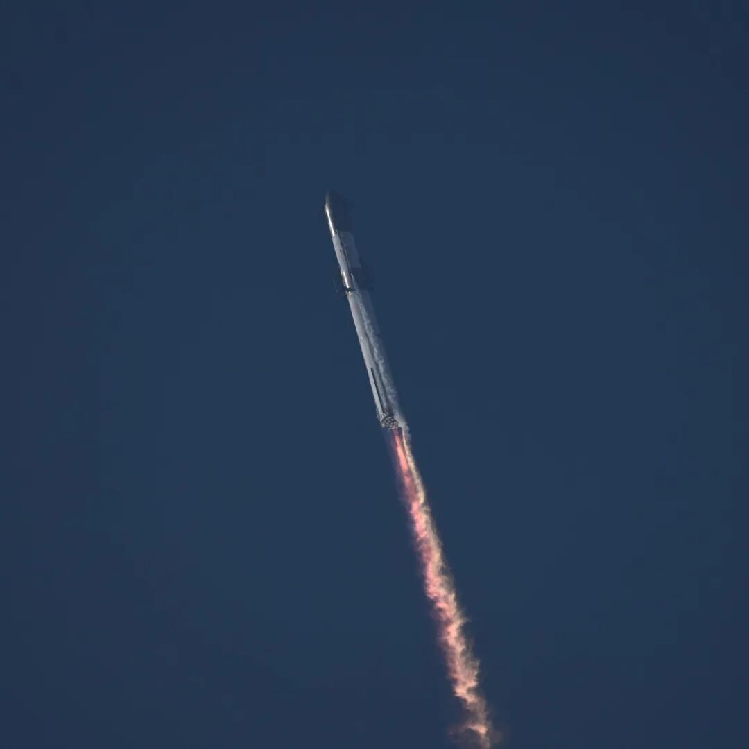 2023 年 4 月 20 日，Starship 首次整箭试飞。图片：RTL 新闻页面（现场实拍）