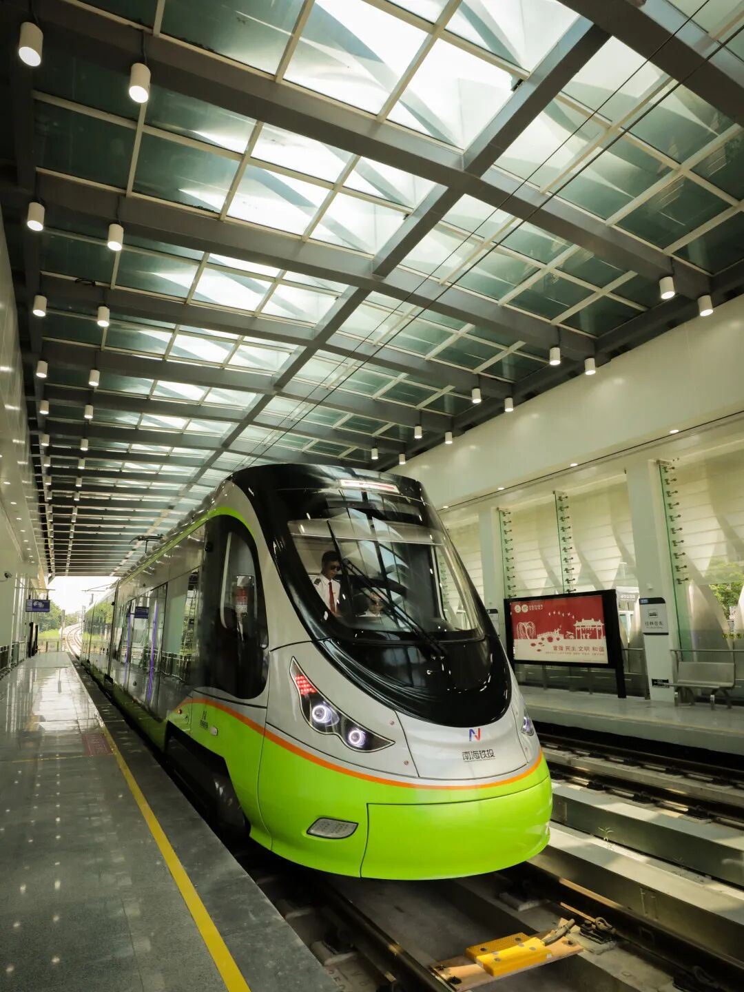 8月18日12时南海有轨电车1号线首通段正式开通初期运营