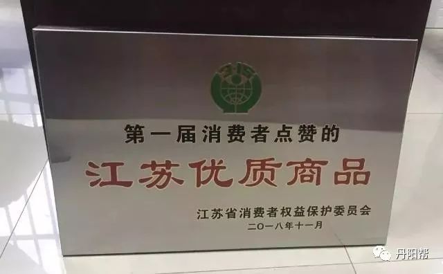 丹陽(yáng)木地板_吉象地板尊木_杉木地板是刷木蠟油還是清漆