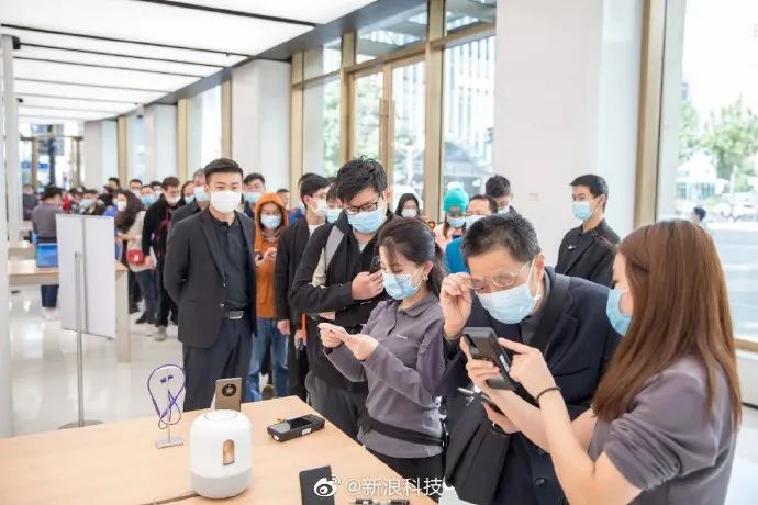 华为Mate40缺货被疯抢;南京5G覆盖地铁里程数位居全球第一;(图1) 华为Mate40缺货被疯抢;南京5G覆盖地铁里程数位居全球第一;(图1)