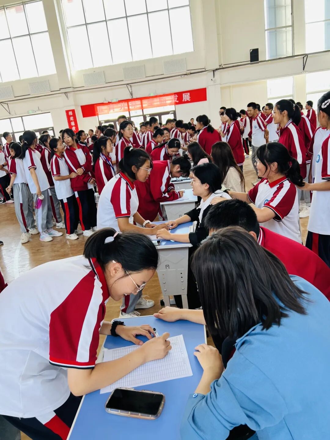 莘莘学子朝气蓬勃——恩科雨露实验学校初中部社团活动有序开展