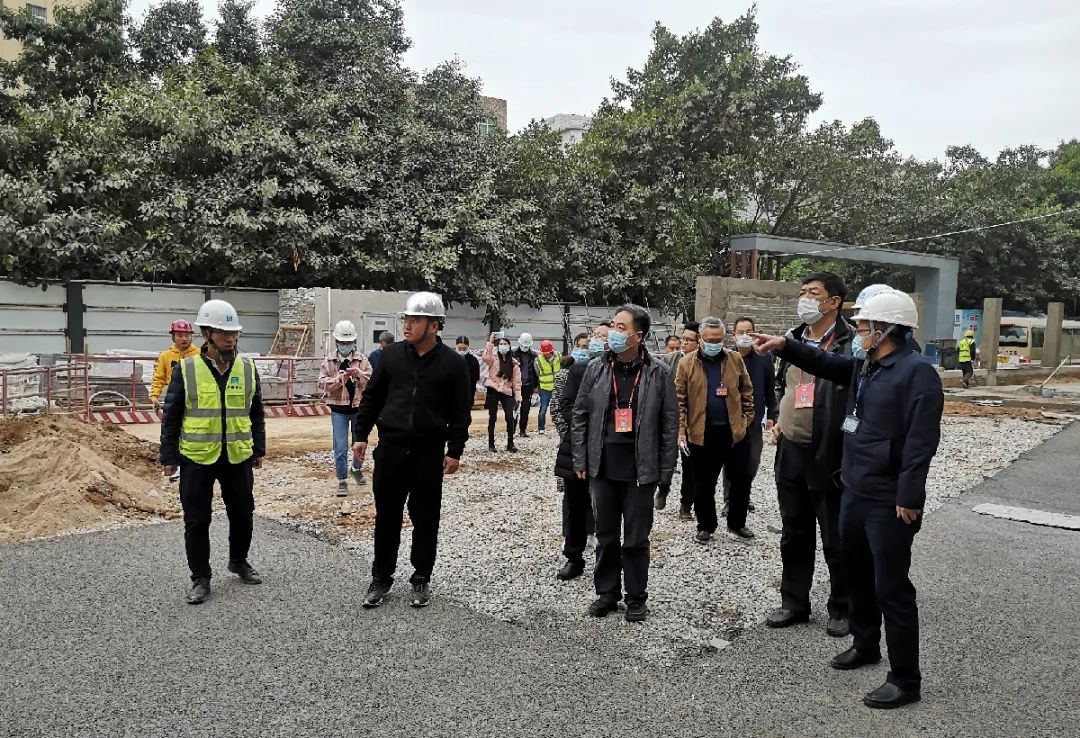 蒋道超一行现场视察了世界厂城市更新配套小学,飞西学校项目一期工程