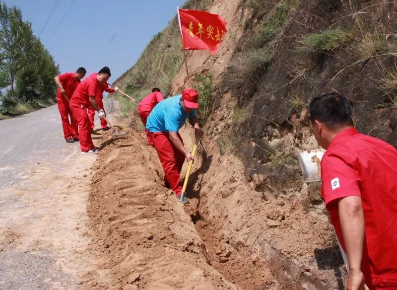 夏日炎炎，“石油红”无惧“烤”验