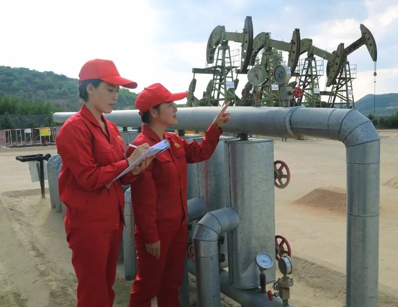 夏日炎炎，“石油红”无惧“烤”验