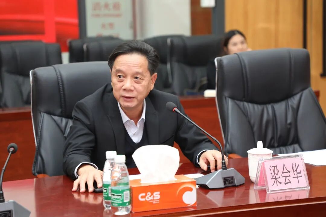 随后召开的座谈会上,南头镇党委委员薛焯明对中华工商时报社领导的