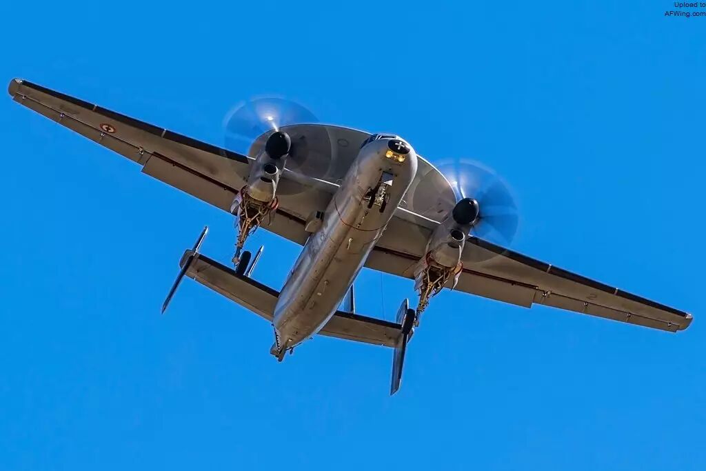 来自法国海军的e2c鹰眼预警机 摄影:中国航空摄影师 陈俊 先生