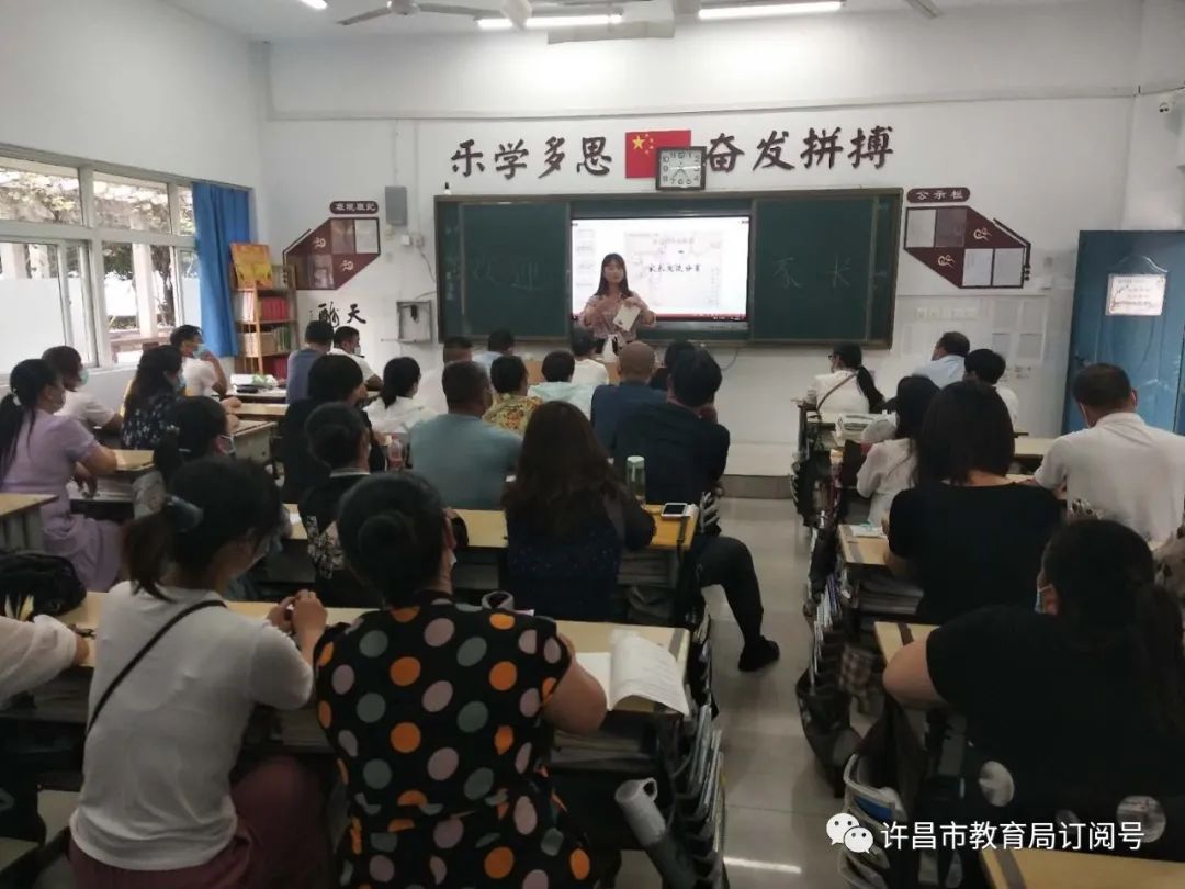 半岛官方下载地址-许昌第二高级中学举行高二年级新学期家校交流会(图3)