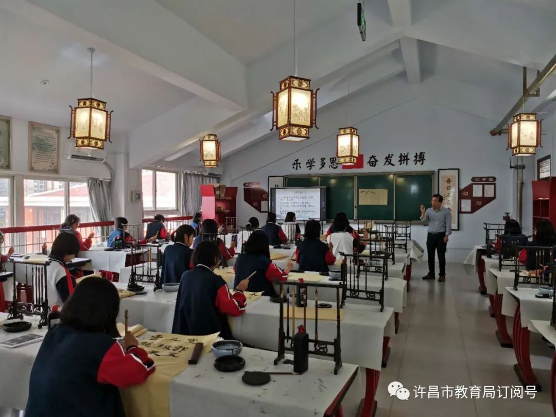 【泛亚电竞官网】许昌第二高级中学开展新学期首次社团活动(图2)