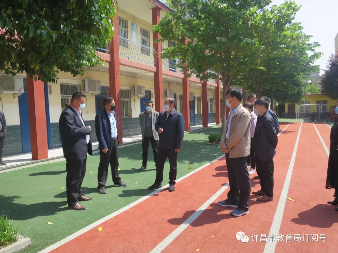 ‘AG体育App下载’鄢陵县教体局局长常新宇调研小学开学准备工作(图3)