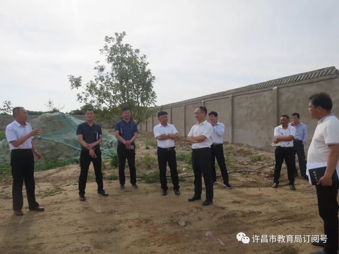 星空体育app官网|鄢陵县委统战部长胡德强调研教育工作(图2)