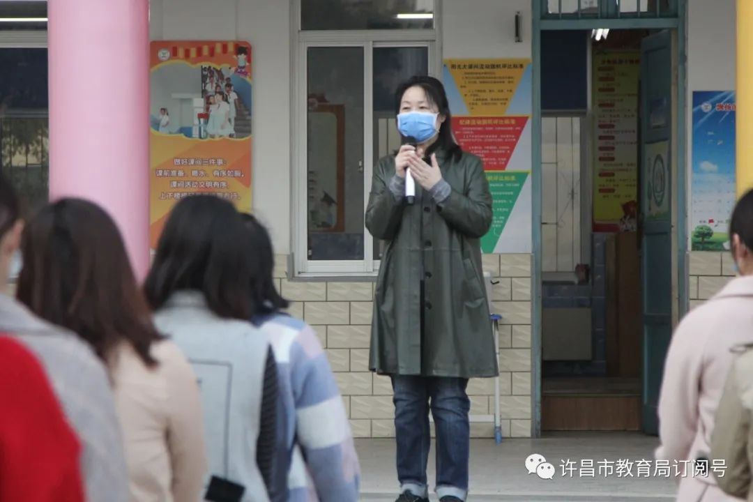 泛亚电竞：许昌市毓秀路小学举行疫情防控应急演练(图4)