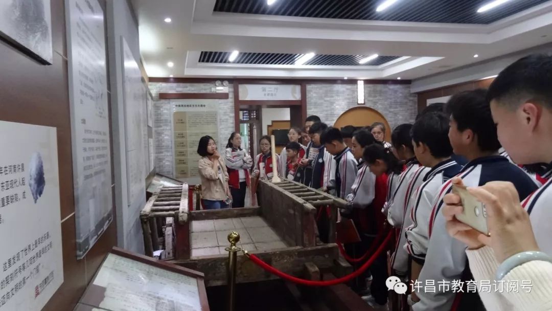 雷火电竞首页_许昌市第七中学花卉社团组织学生参观农耕博物馆(图1)