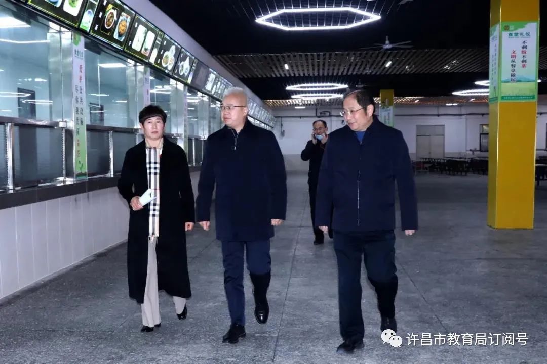 鄢陵县人民政府县长李东岭到鄢陵县二高调研|半岛官方下载入口(图3)