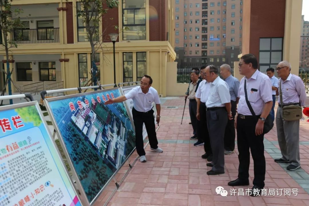 许昌市教育局组织离退休干部到新建学校参观‘雷火电竞在线登录官网’(图3)