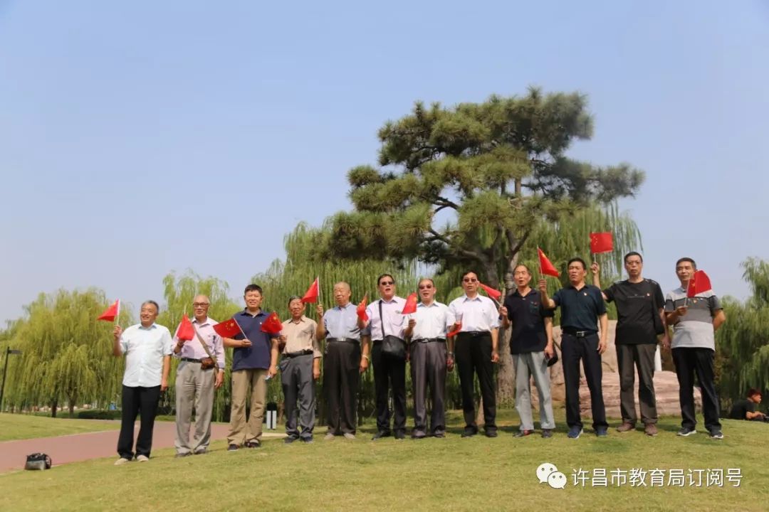 许昌市教育局组织离退休干部到新建学校参观‘雷火电竞在线登录官网’(图4)