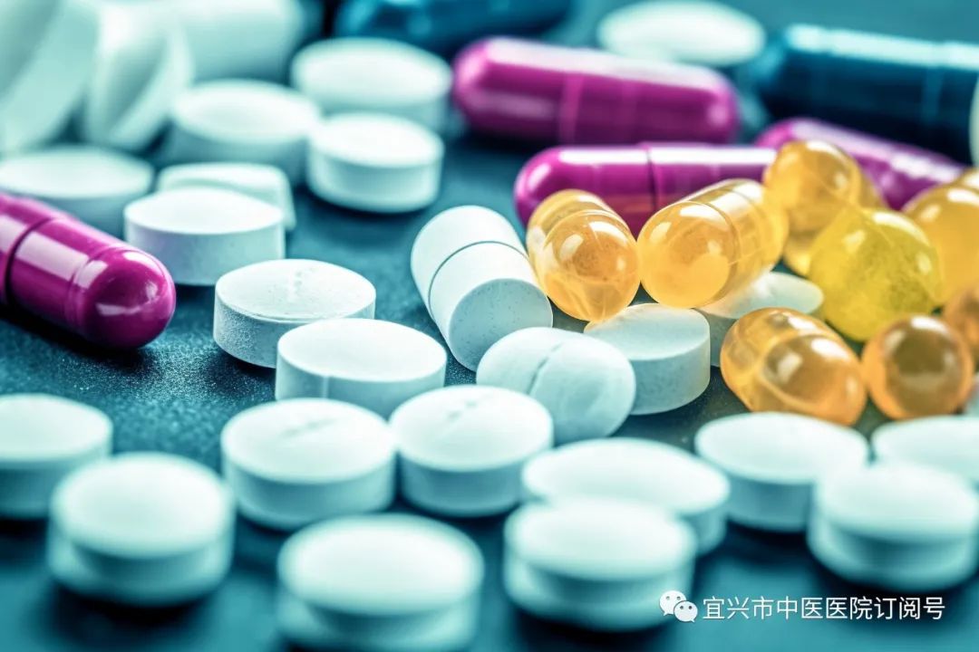 其中，激素类药物对炎症有抑制作用，但停用易复发，长期使用可能会产生