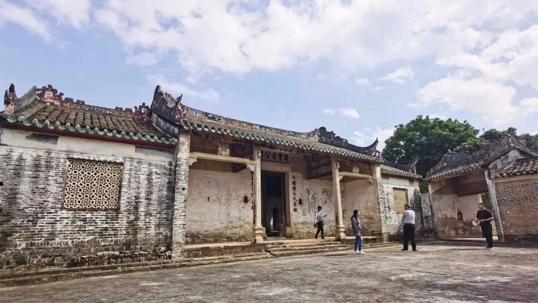 有关负责人介绍,罗定市黎少镇榃濮村梁家庄园是省立文理学院办学旧址