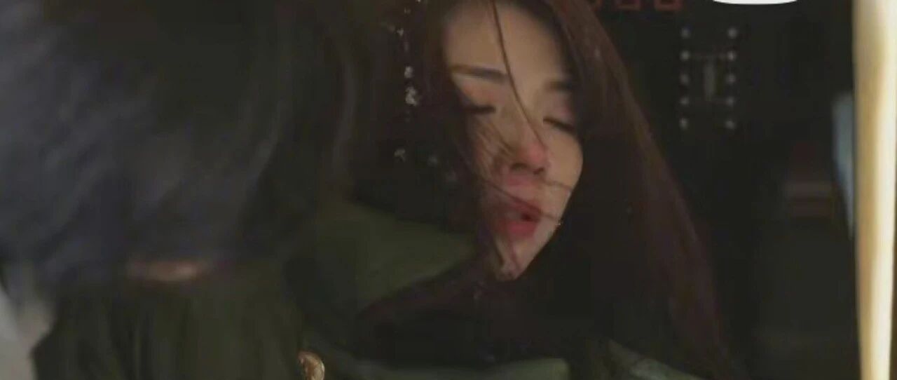 天哪她怎么冻成这样？