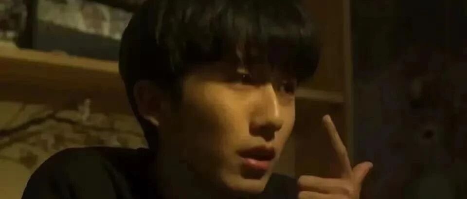 郝家伙，多米诺骨牌式塌房第一人