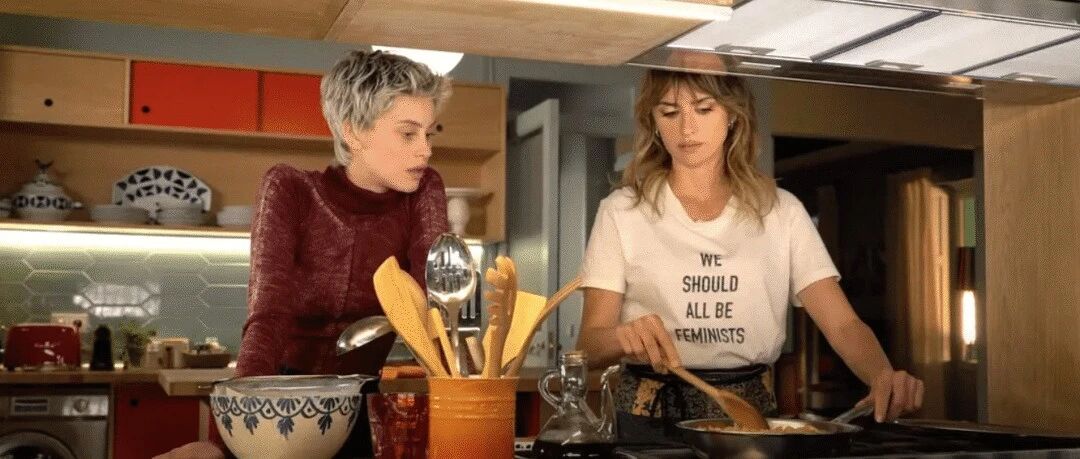 佩内洛普获威尼斯影后，“畸情”大导终于“正常”，何谓平行母亲？