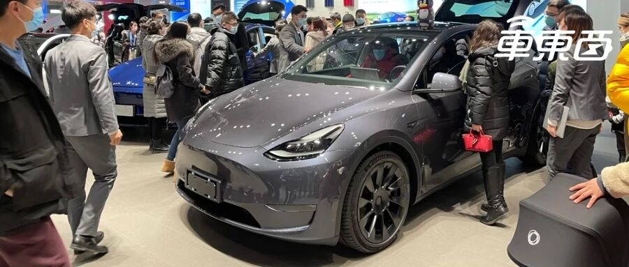 特斯拉Model Y有多火？每小时卖出200台，门店都挤爆了