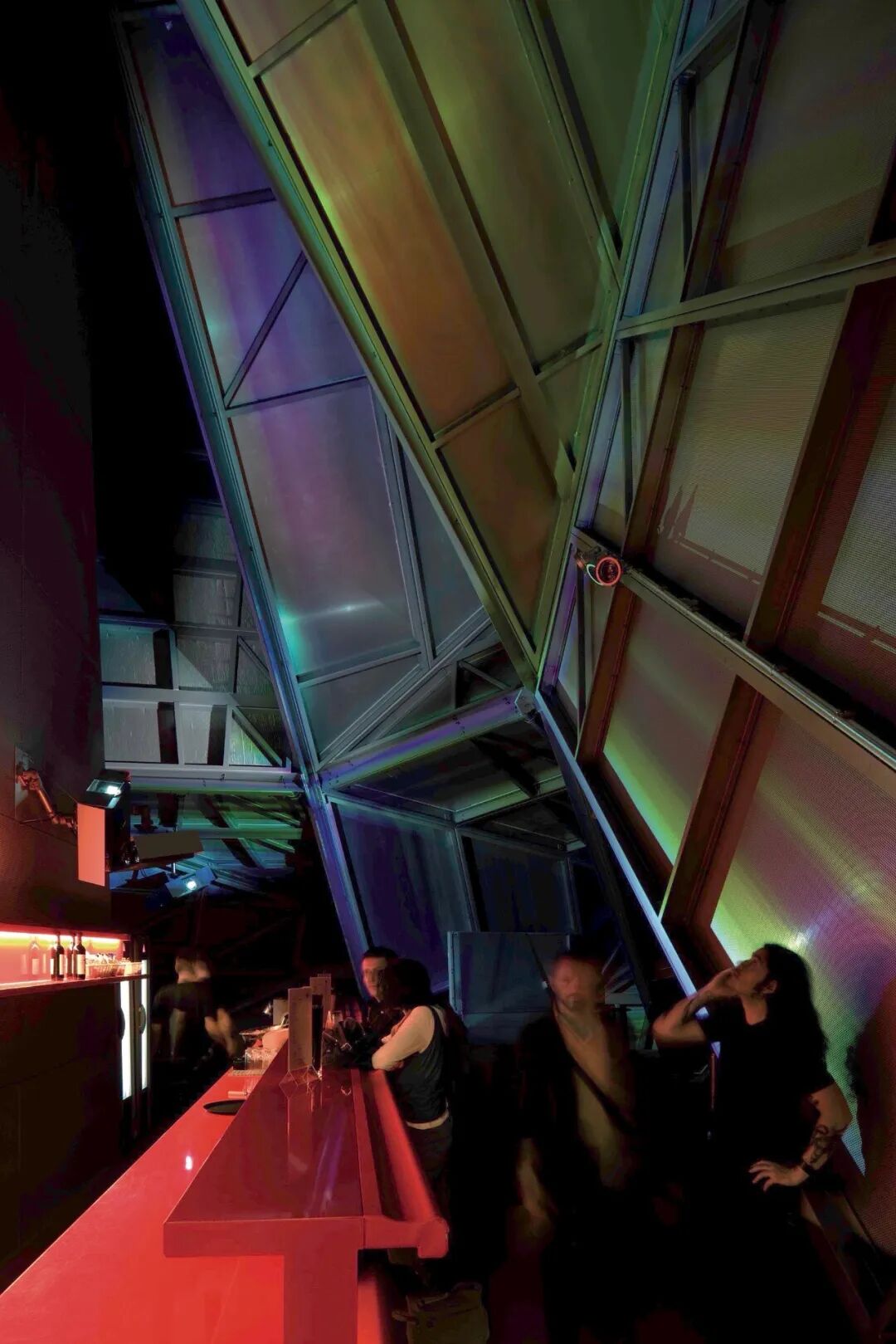 malagamba泛光安装"迷你歌剧空间21"朝向街道及马斯特尔广场(marstall