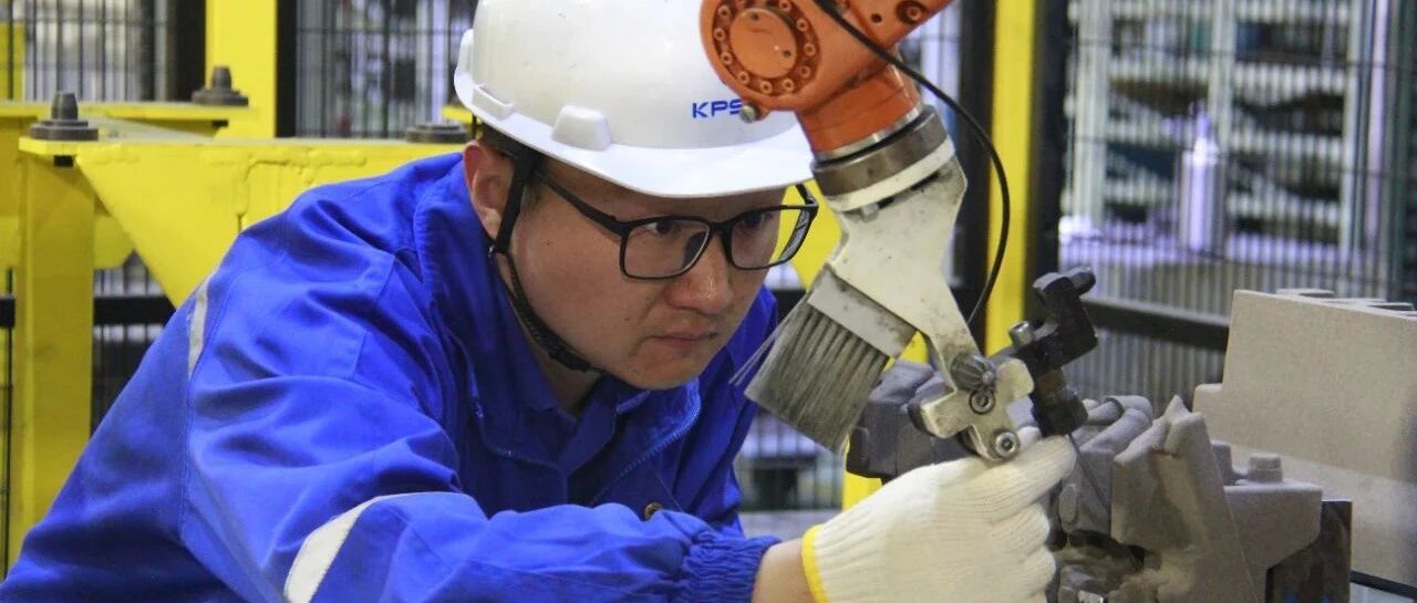 一线拼搏11年，从逐行啃下机器人代码开始，他亲历企业智造转型