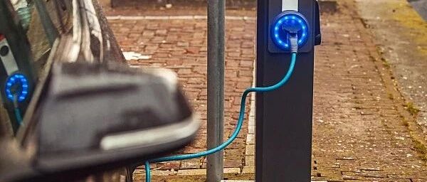 欧洲车市复苏靠“电”，美国车市复苏靠“钱”