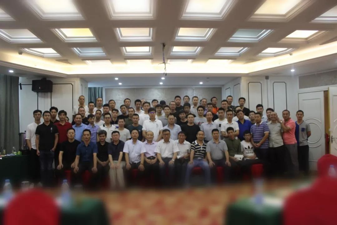 海報(bào)印刷用什么紙_印刷報(bào)紙用什么紙_紙包裝印刷