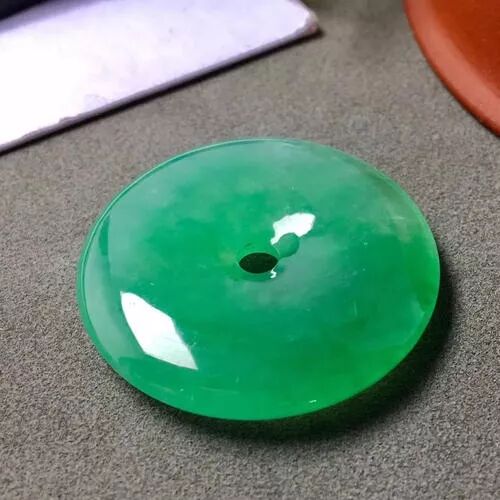 爱如玉，情不渝！关于翡翠手镯的古典爱情蕴意，你都知道哪些？