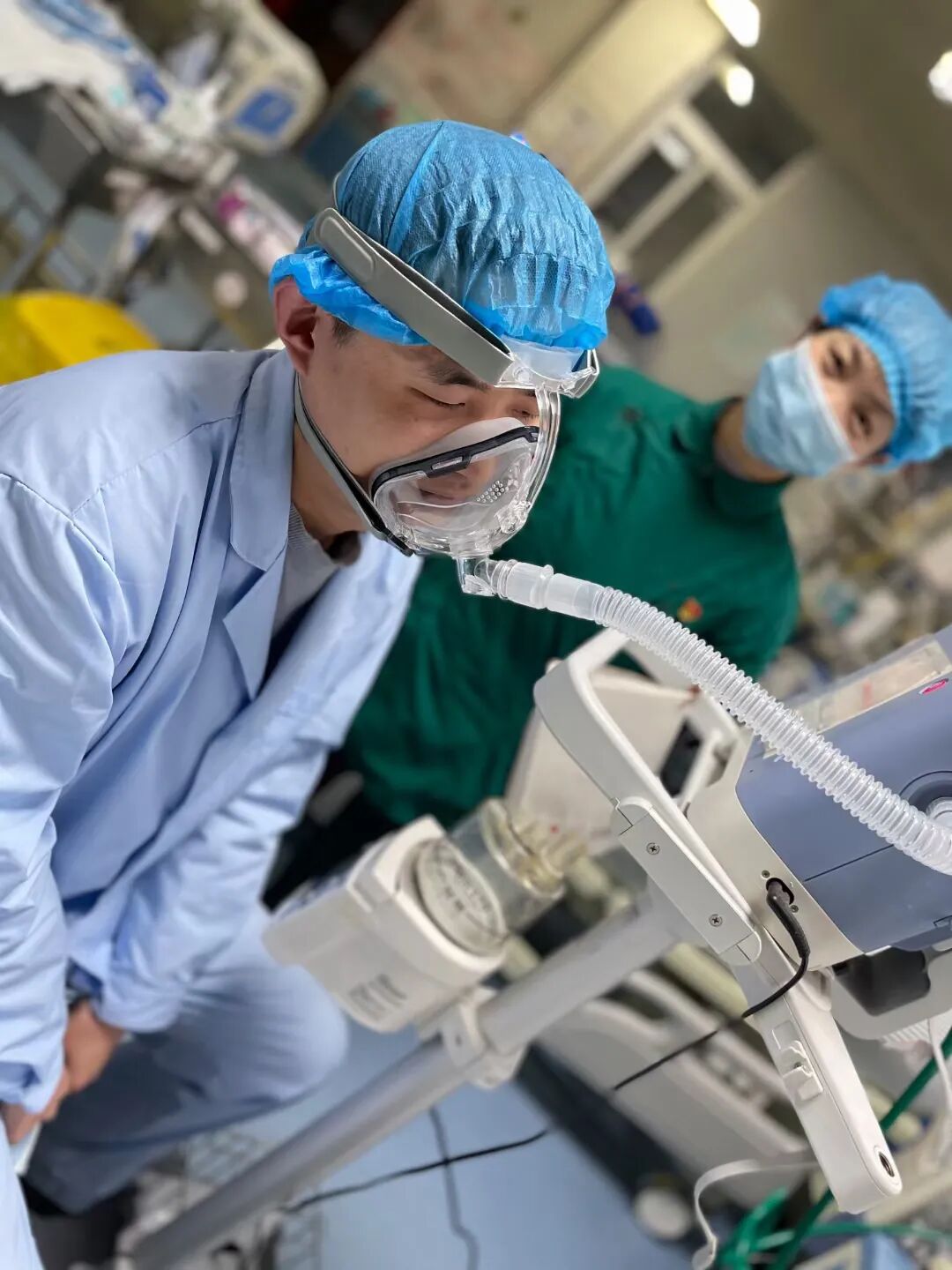 插管呼吸机有什么利弊ICU护士体验插管：终于知道病人有多难受了_https://www.jmylbn.com_新闻资讯_第5张