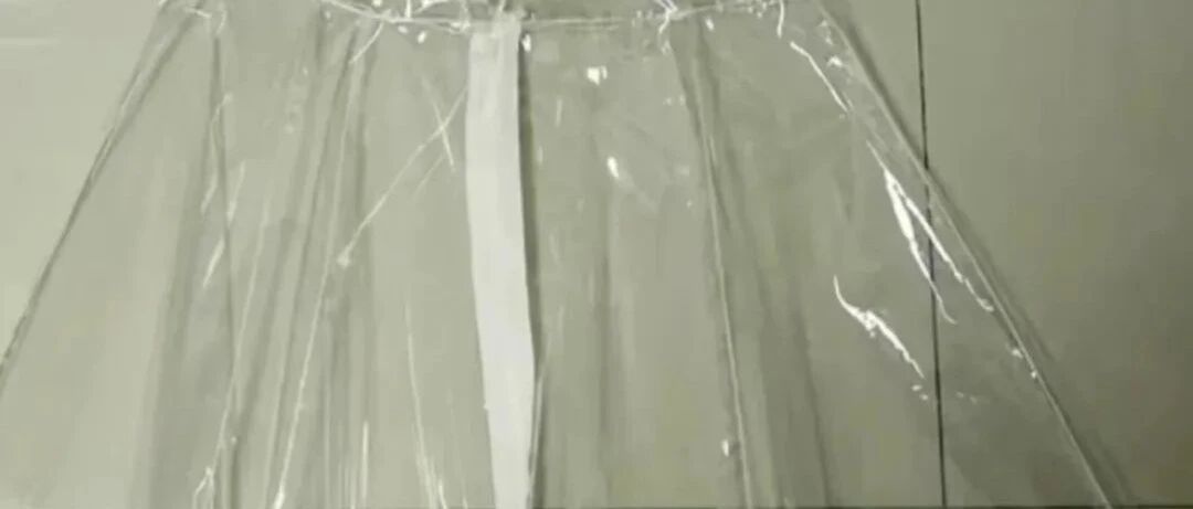 “男朋友在X宝给我买了套透视JK制服！！这该怎么穿啊..…”