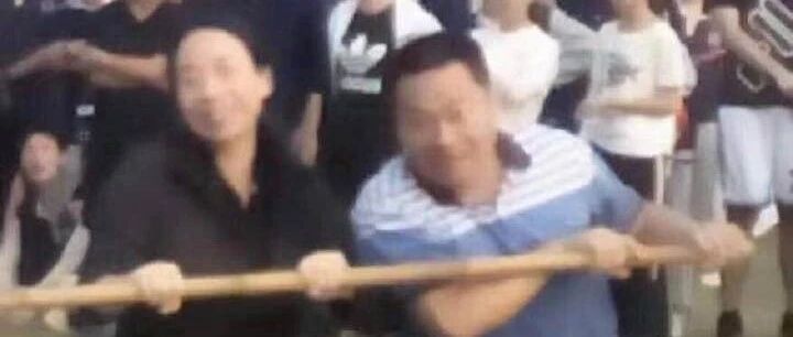 “曝光冒死偷拍老师和同学的沙雕照片！哈哈哈哈哈笑到头掉！”