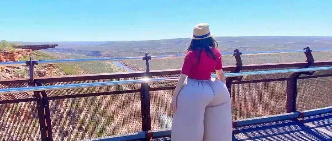 “女生千万不要穿阔腿裤去风大的地方！哈哈哈太尴尬了…”