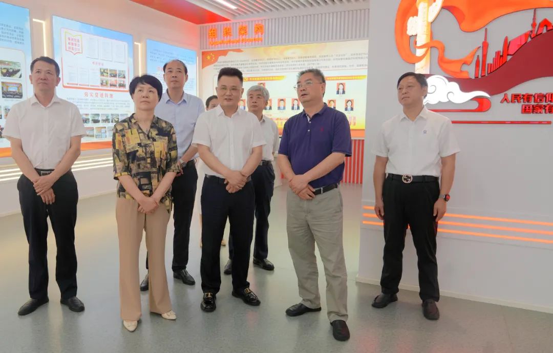 省总工会党组成员、经审会主任曾传发一行莅临安徽天康集团调研指导工会工作